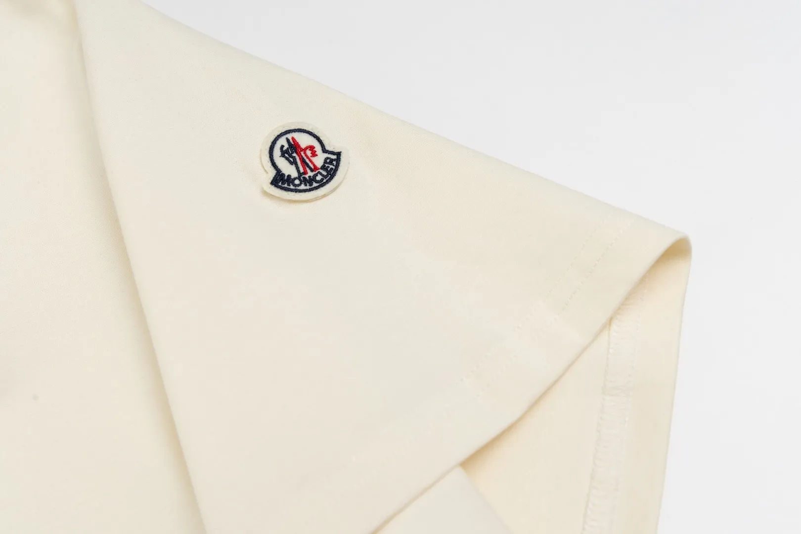 【 MONCLER】 2024 New Arrival Premium LOGO ， Premium ， 230 ， ， ， ！ Same Style ❗️ Same Style， In Stock！ Size：S M L XL XXL ：Black White